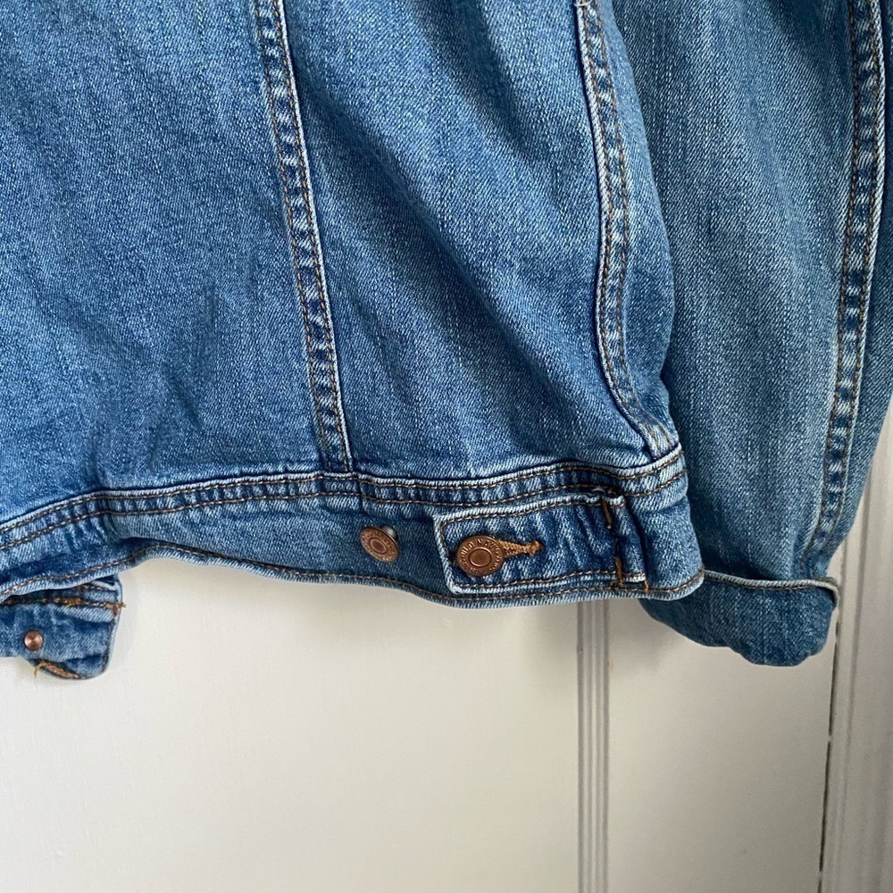 Classic Women Cropped Cowgirlcore Jean Jacket- Medium - Picture 5 of 11